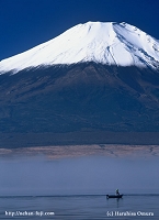 晩秋の湖畔にて